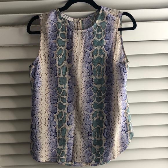 Barely worn 100% silk Equipment sleeveless blouse - Picture 1 of 4